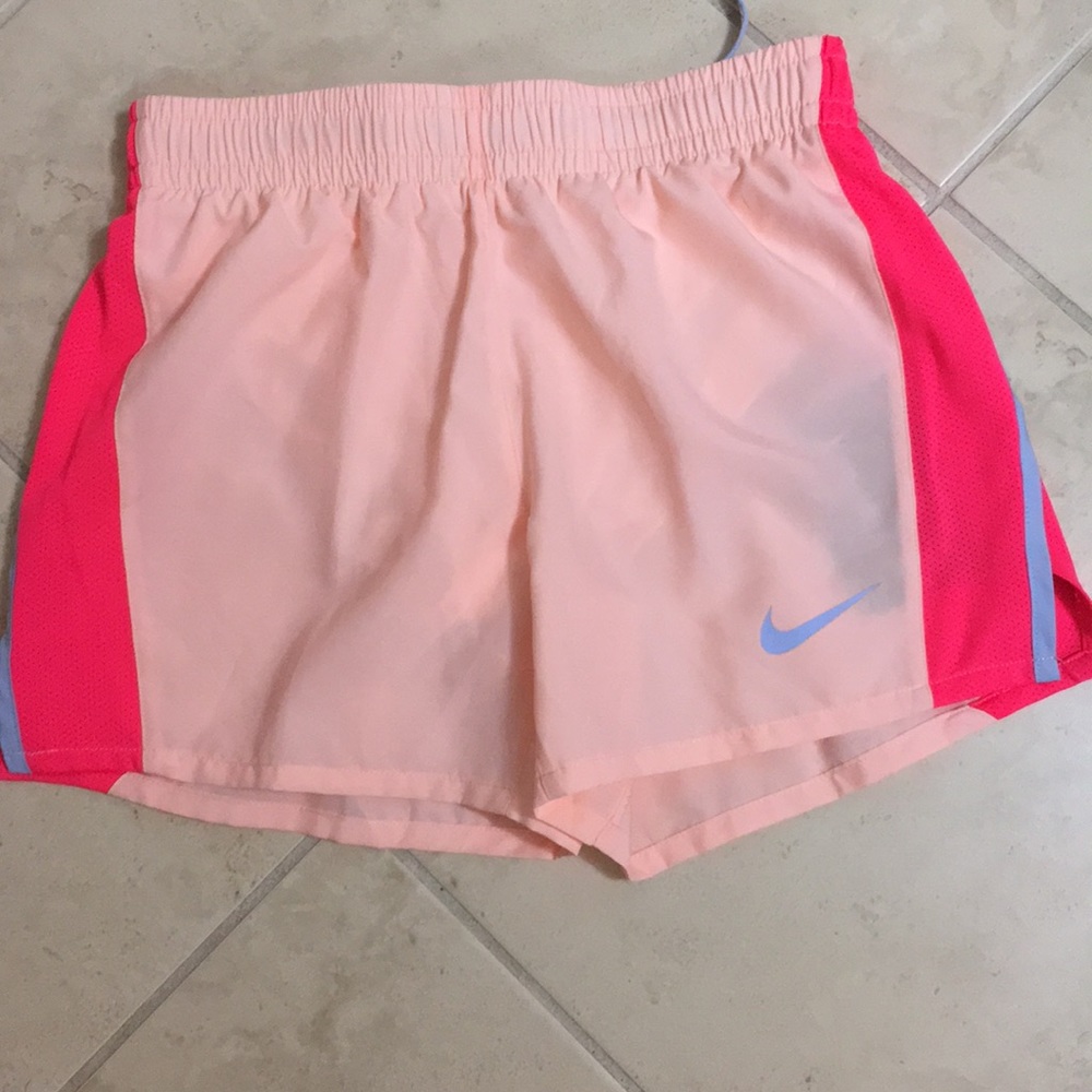 ♦️NWT Nike Dri- Fit running shorts , M